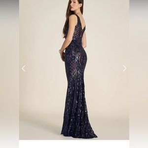 La château small size 6, navy blue mermaid style prom dress. with sequin design.